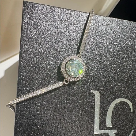 Lyee Cyee Bracelet with box and paper bag - Picture 4 of 11